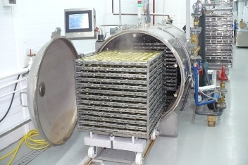 Pile of baskets with a steralcon in the autoclave AH-1200